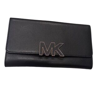 Michael Kors Mott Leather Wallet Black Gold Logo 38S7YREF7L
8x4 EUC